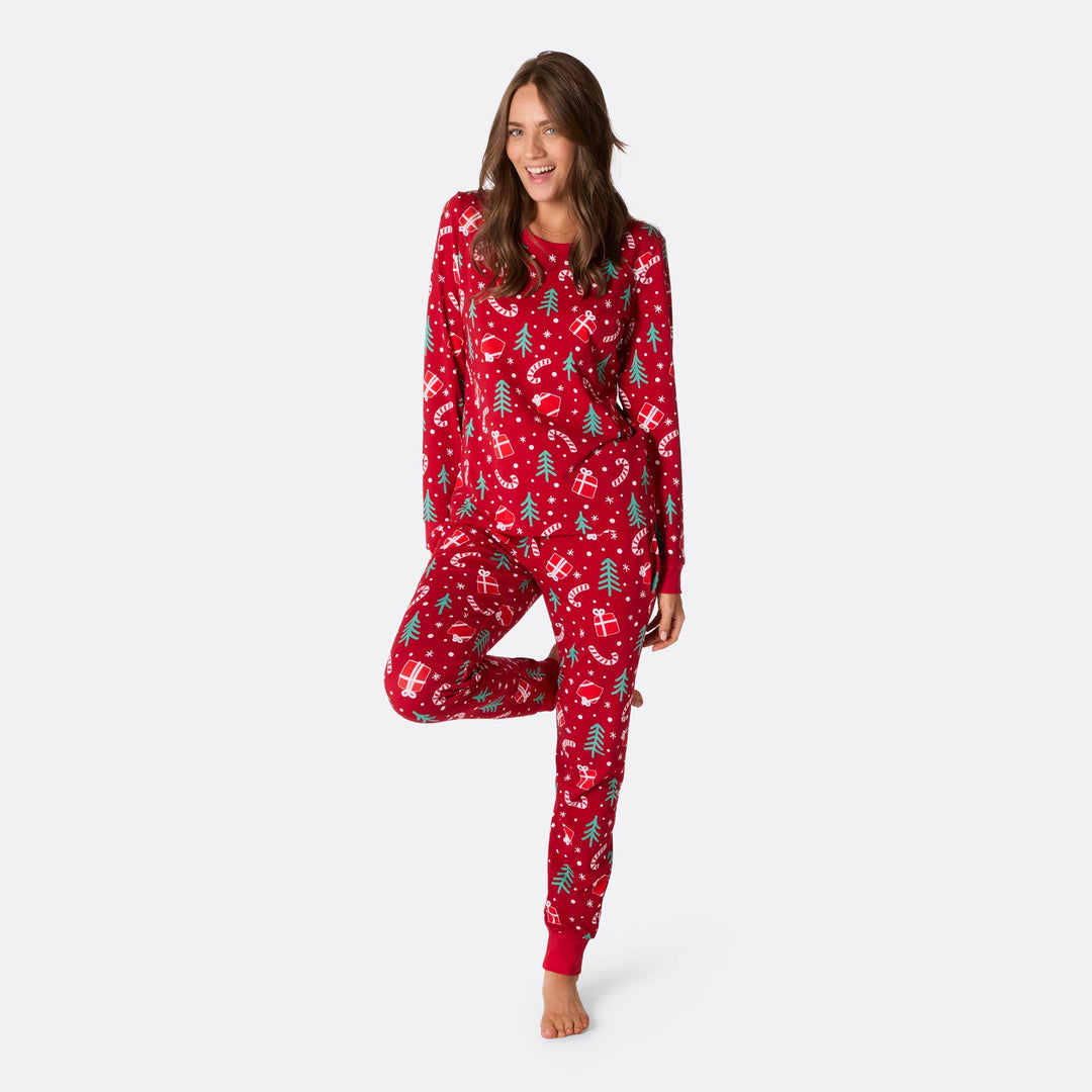 Match met de hele familie in deze geruite kerstpyjama, compleet met kraag en borstzakje. Dames en heren pyjama in de maten XS-XXL, dames voor 16.99 en heren voor 17.99. Jongens en meisjes Match met de hele familie in deze geruite kerstpyjama, compleet met kraag en borstzakje. Dames en heren pyjama in de maten XS-XXL, dames voor 16.99 en heren voor 17.99. Jongens en meisjes